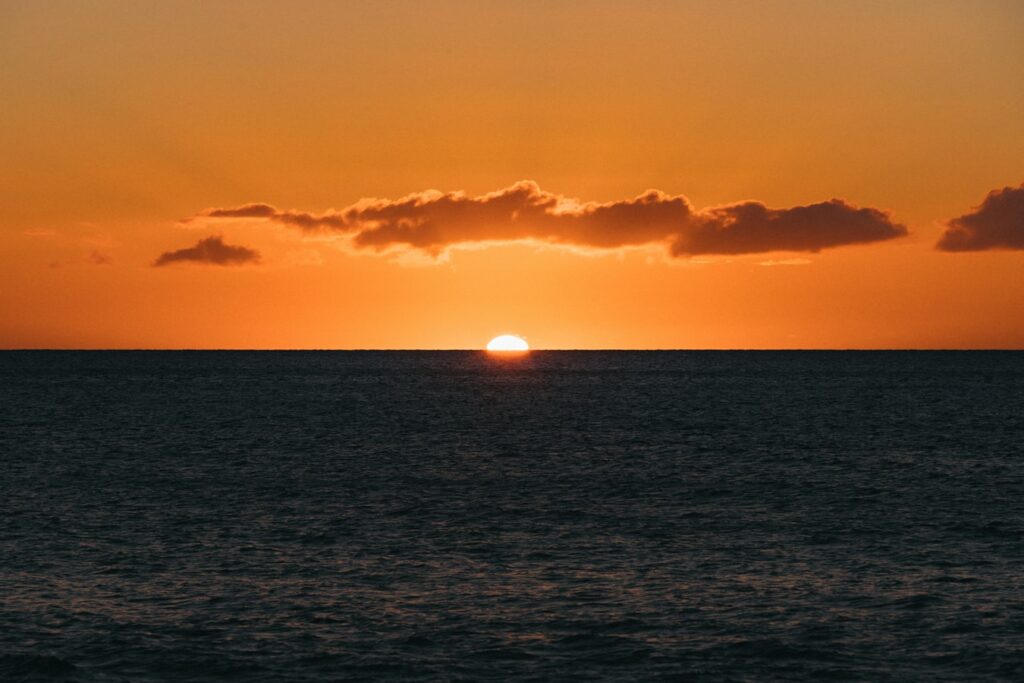 Kona Hawaii sunset green flash at manta ray night snorkel